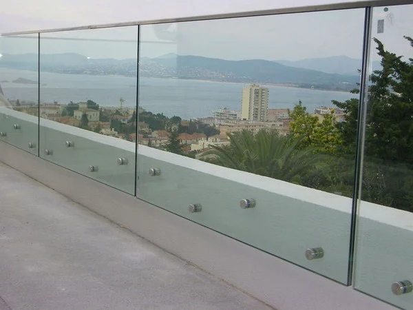 Glass balcony balustrade design reference